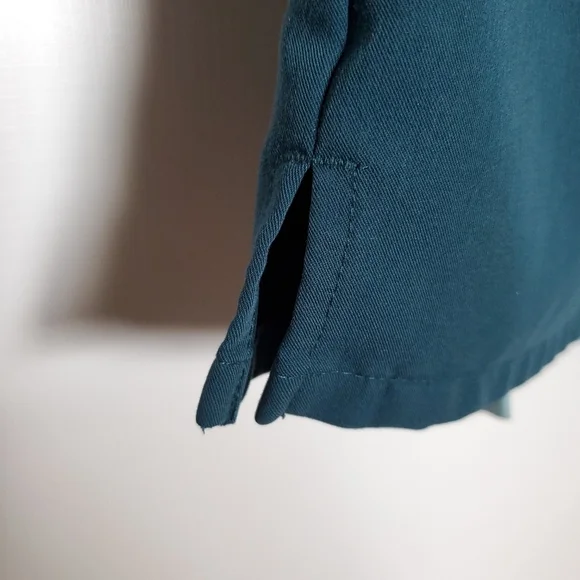 FIGS 'CASMA' SCRUBS TOP TEAL GREEN 3 POCKET V-NECK SHORT SLEEVE WOMENS (XS) - Picture 9 of 13